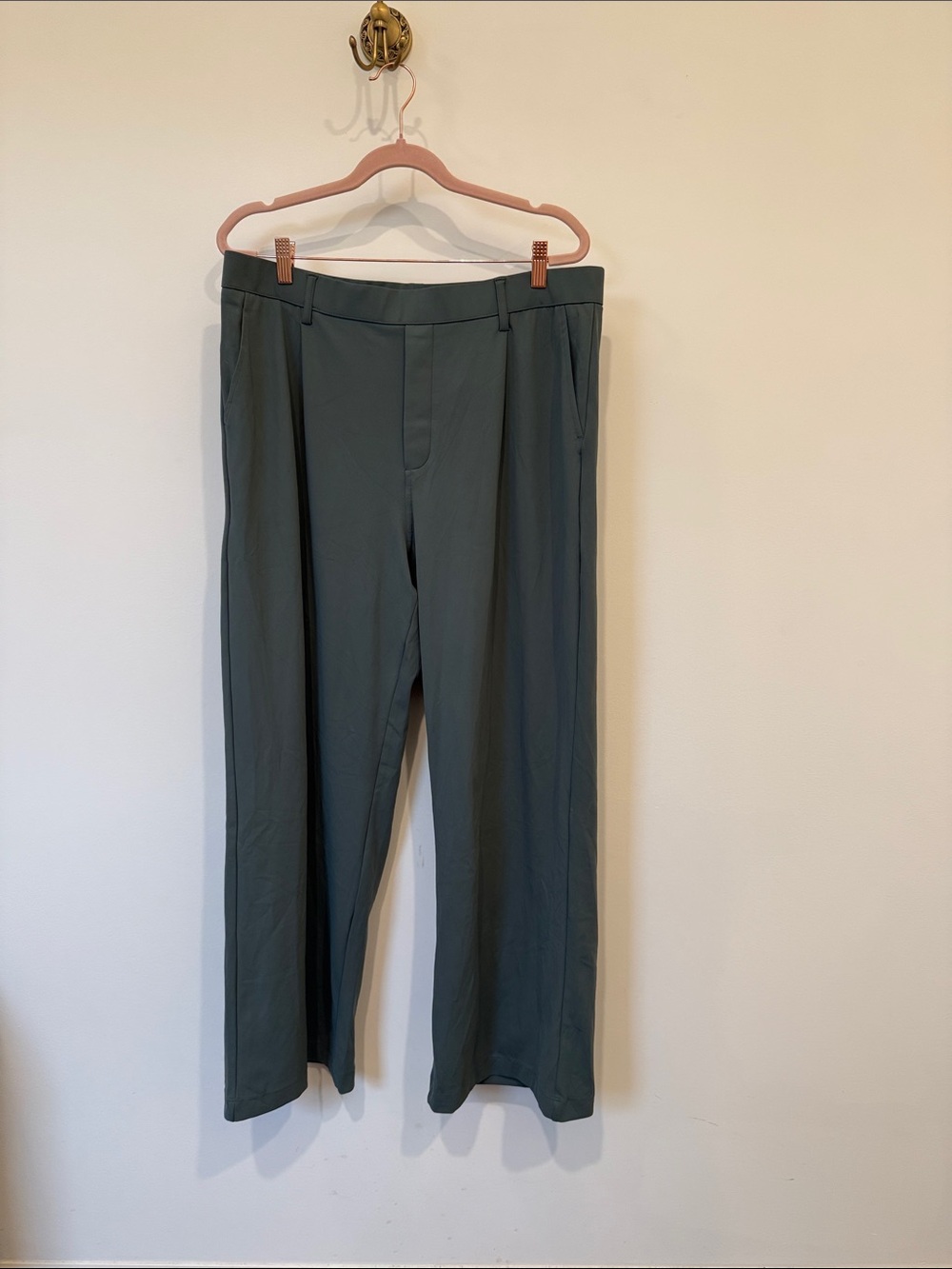 HALARA Straight-Leg Pants in Dark Teal